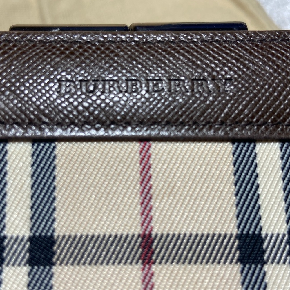 Burberry EUC KissLock Wallet COA,Dust bag,care card - Picture 4 of 17